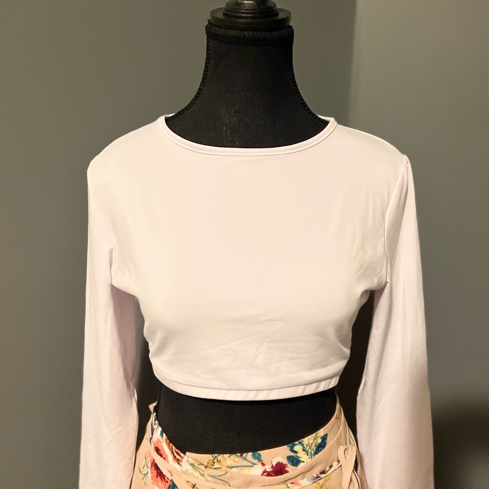 White long sleeve crop top